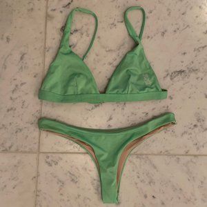 UO- les boys les girls color changing bikini set